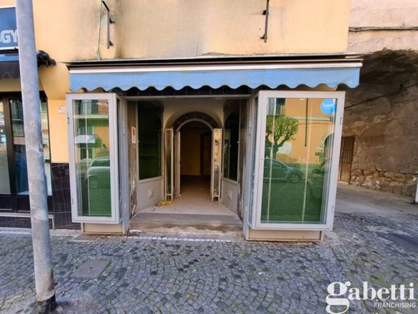 negozio in affitto a Pomigliano d'Arco