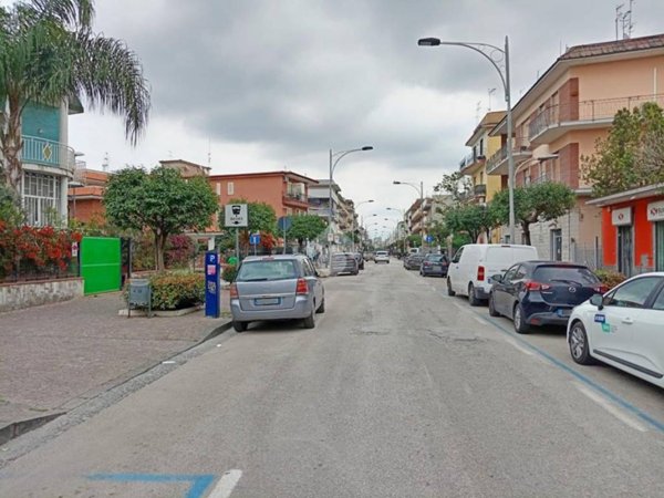 negozio in affitto a Pomigliano d'Arco