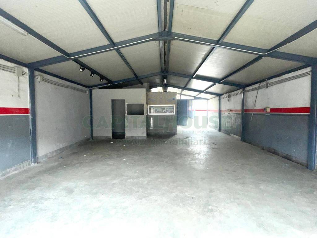 locale commerciale in affitto a Pomigliano d'Arco in zona Castello