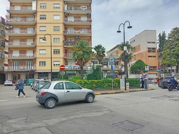 locale commerciale in affitto a Pomigliano d'Arco