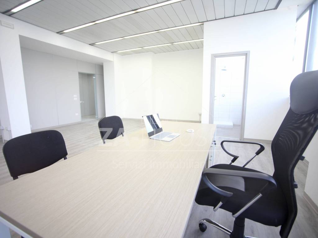 ufficio in affitto a Pomigliano d'Arco