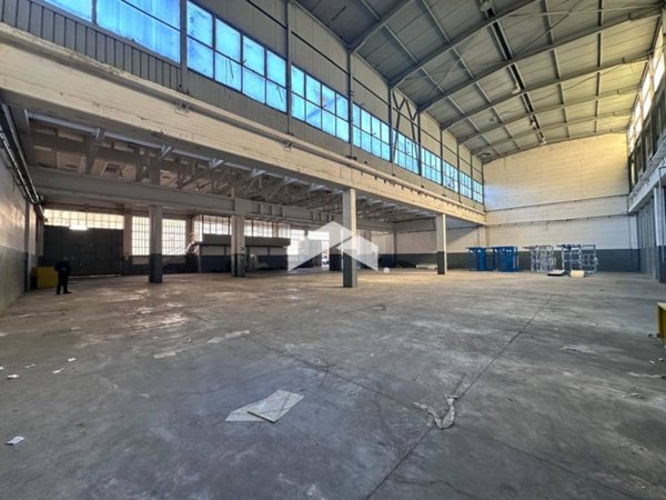 locale commerciale in affitto a Pomigliano d'Arco
