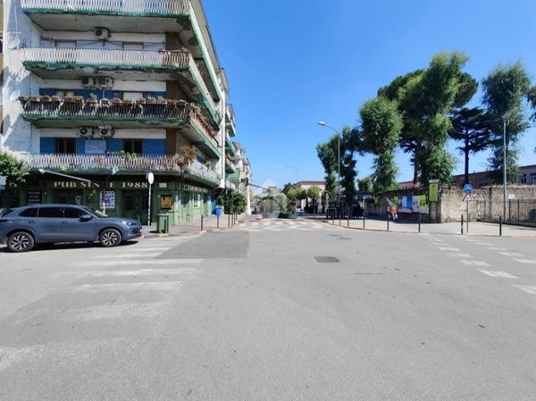 locale commerciale in affitto a Pomigliano d'Arco