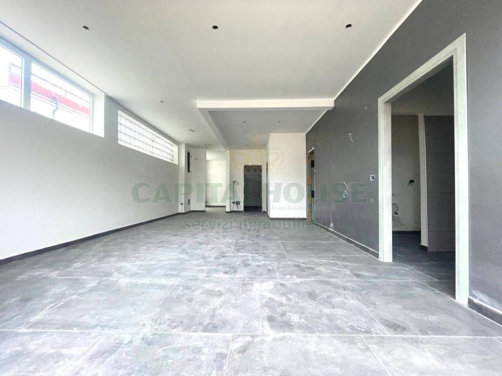 negozio in affitto a Pomigliano d'Arco in zona Castello