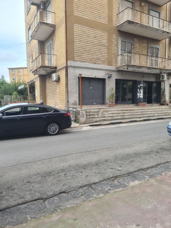 locale commerciale in affitto a Pomigliano d'Arco