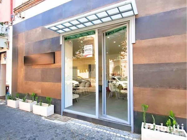 negozio in affitto a Pomigliano d'Arco