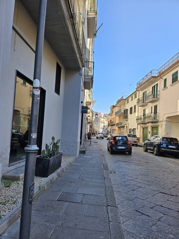 locale commerciale in affitto a Pomigliano d'Arco