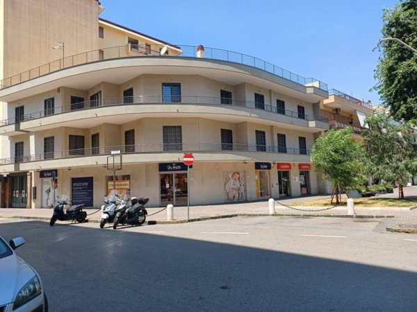 negozio in affitto a Pomigliano d'Arco