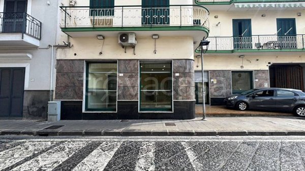 negozio in affitto a Pomigliano d'Arco