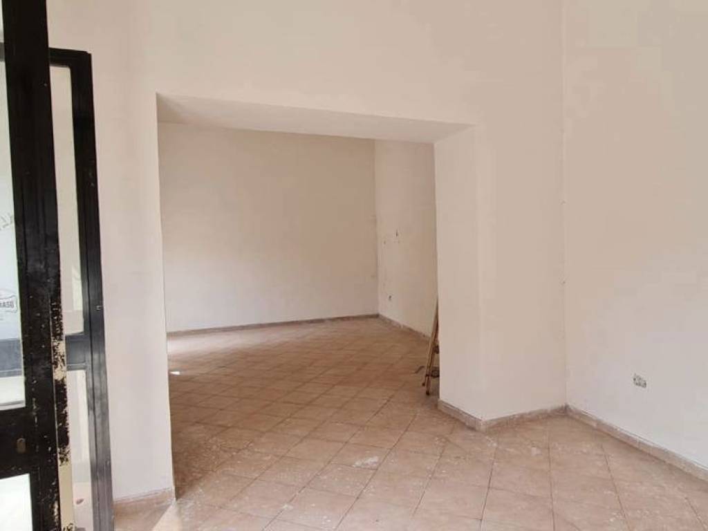 negozio in affitto a Pomigliano d'Arco