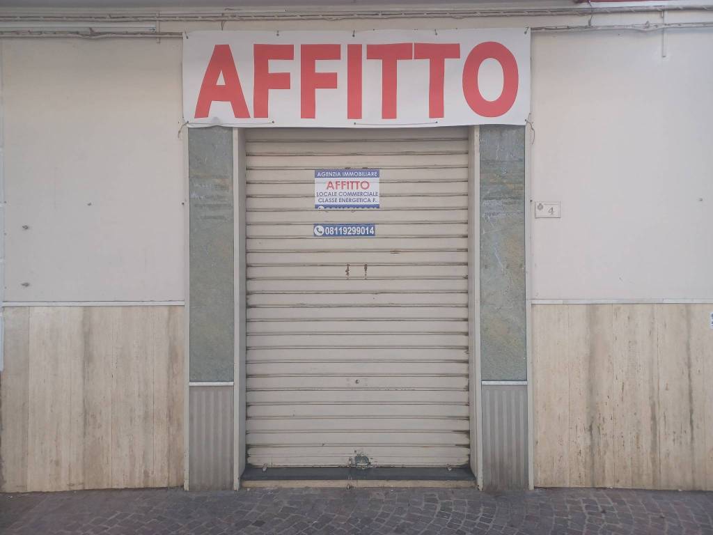 negozio in affitto a Pomigliano d'Arco in zona Papaccio