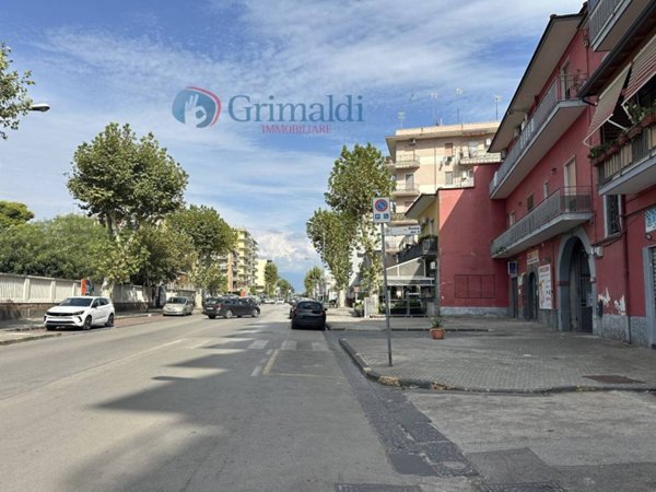 negozio in affitto a Pomigliano d'Arco