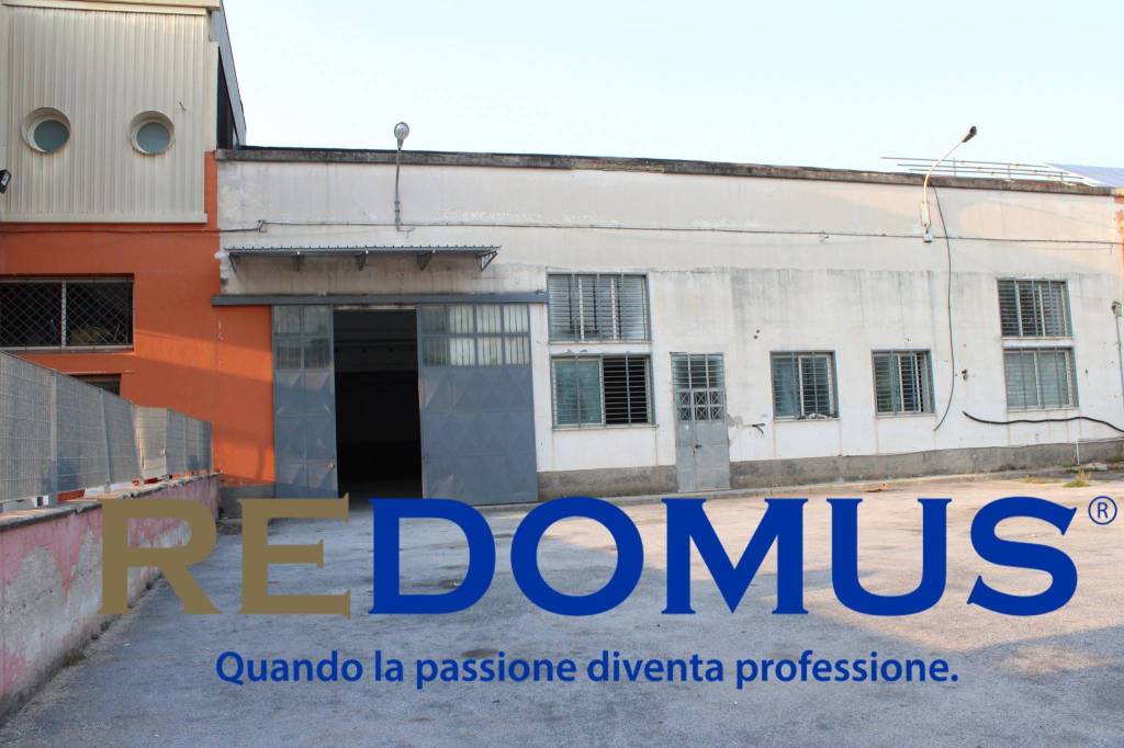 locale commerciale in affitto a Pomigliano d'Arco