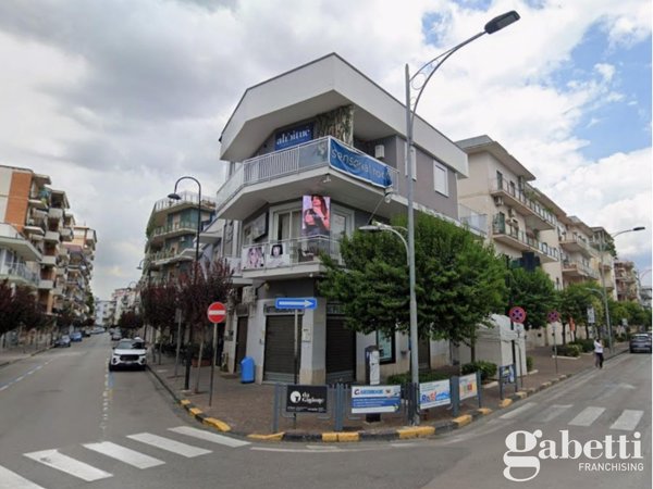 locale commerciale in affitto a Pomigliano d'Arco