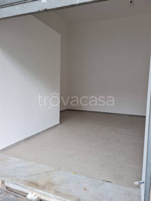 negozio in affitto a Pomigliano d'Arco
