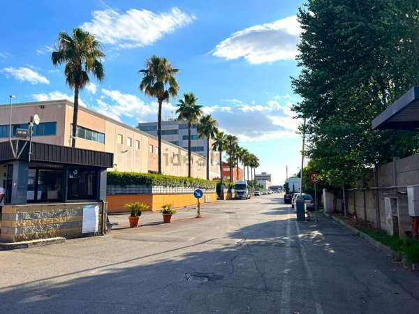 negozio in affitto a Pomigliano d'Arco