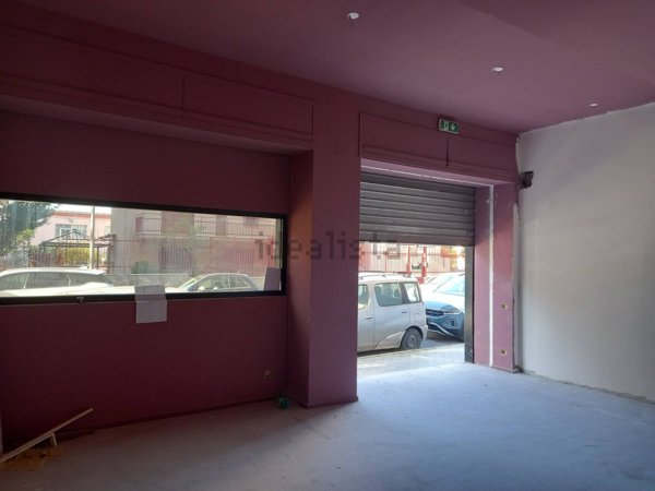 locale commerciale in affitto a Pomigliano d'Arco