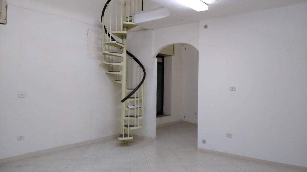 negozio in affitto a Pomigliano d'Arco