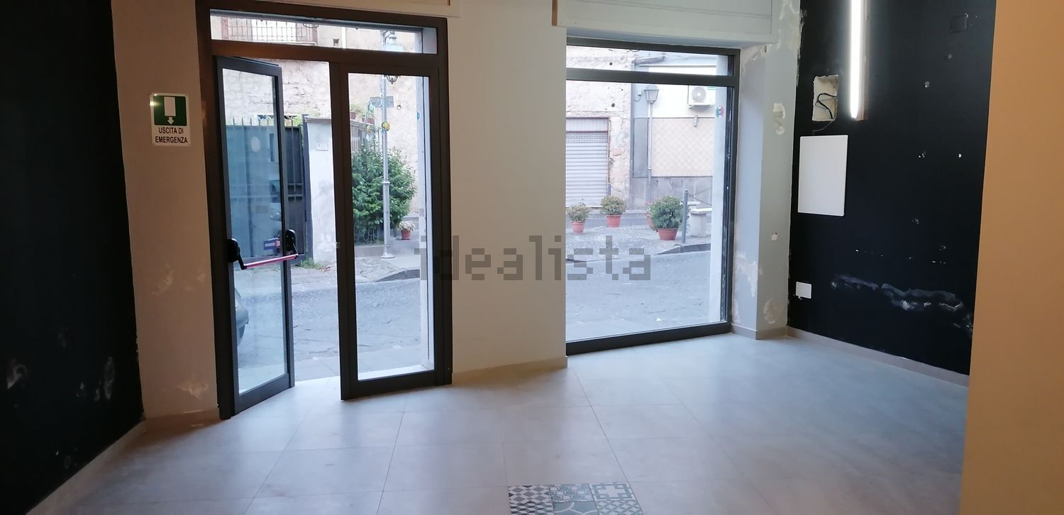 locale commerciale in affitto a Pomigliano d'Arco