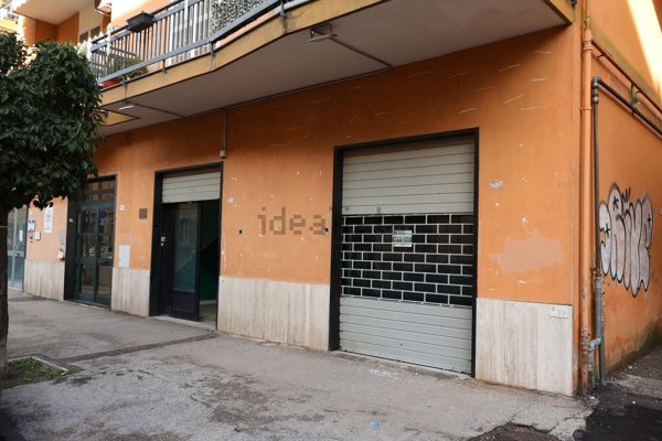 locale commerciale in affitto a Pomigliano d'Arco