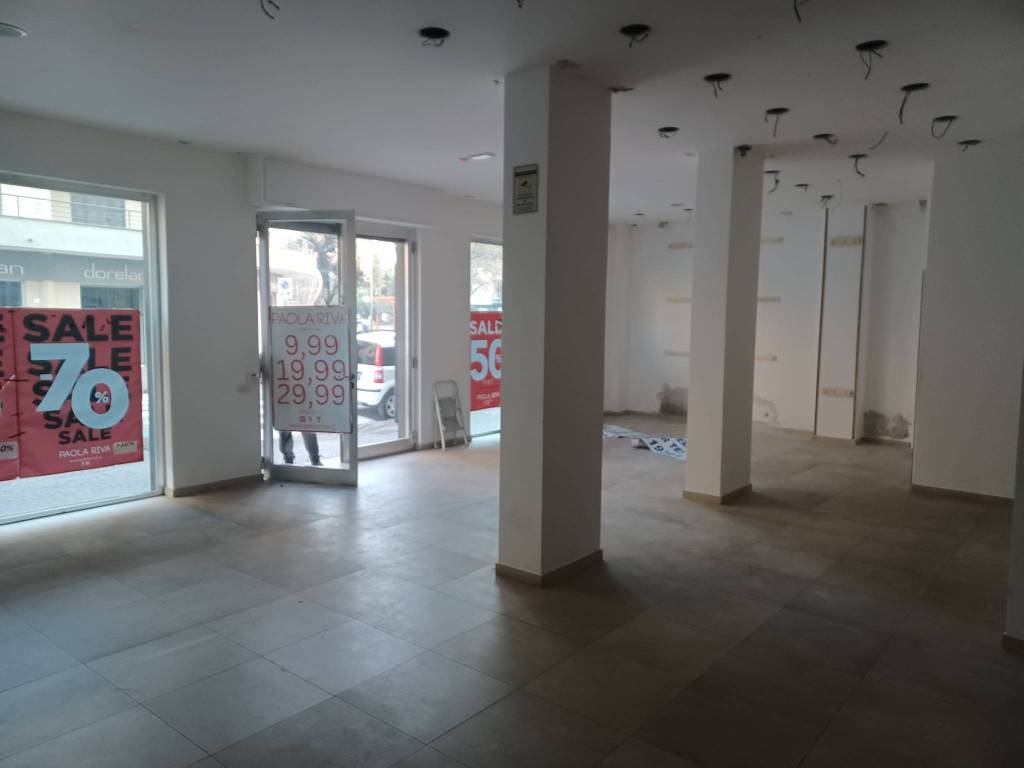 negozio in affitto a Pomigliano d'Arco