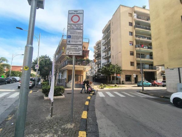 negozio in affitto a Pomigliano d'Arco