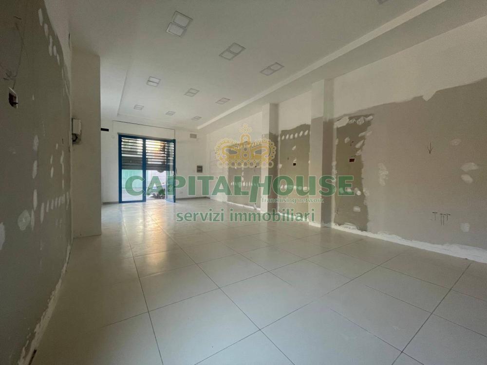 negozio in affitto a Pomigliano d'Arco