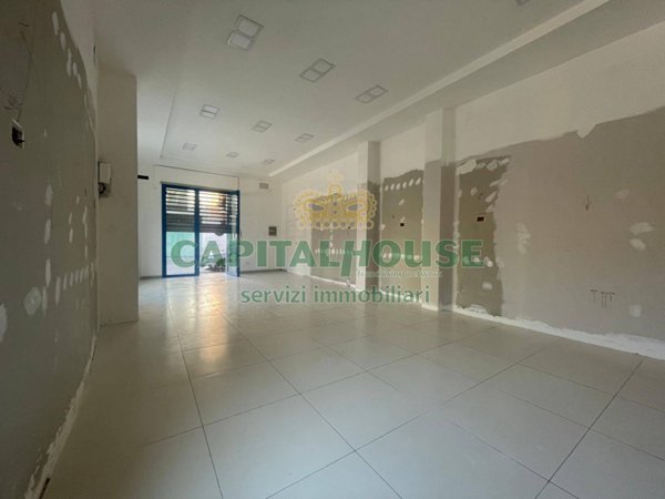 locale commerciale in affitto a Pomigliano d'Arco