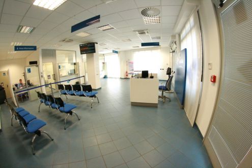 locale commerciale in affitto a Pomigliano d'Arco