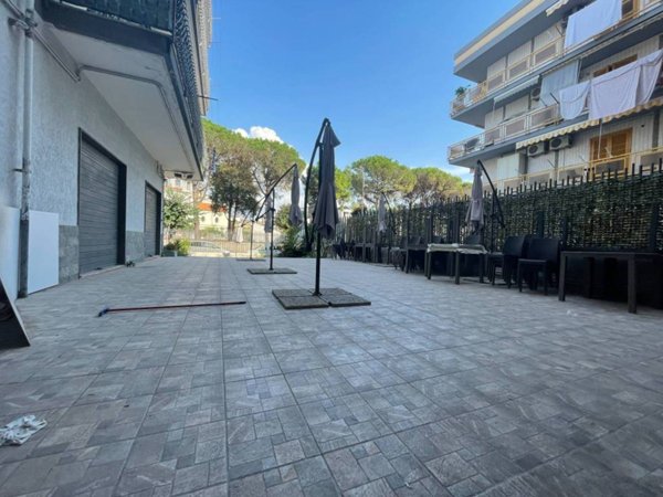 negozio in affitto a Pomigliano d'Arco