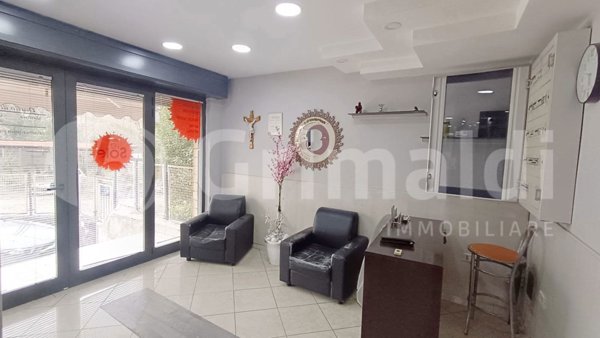negozio in affitto a Pomigliano d'Arco