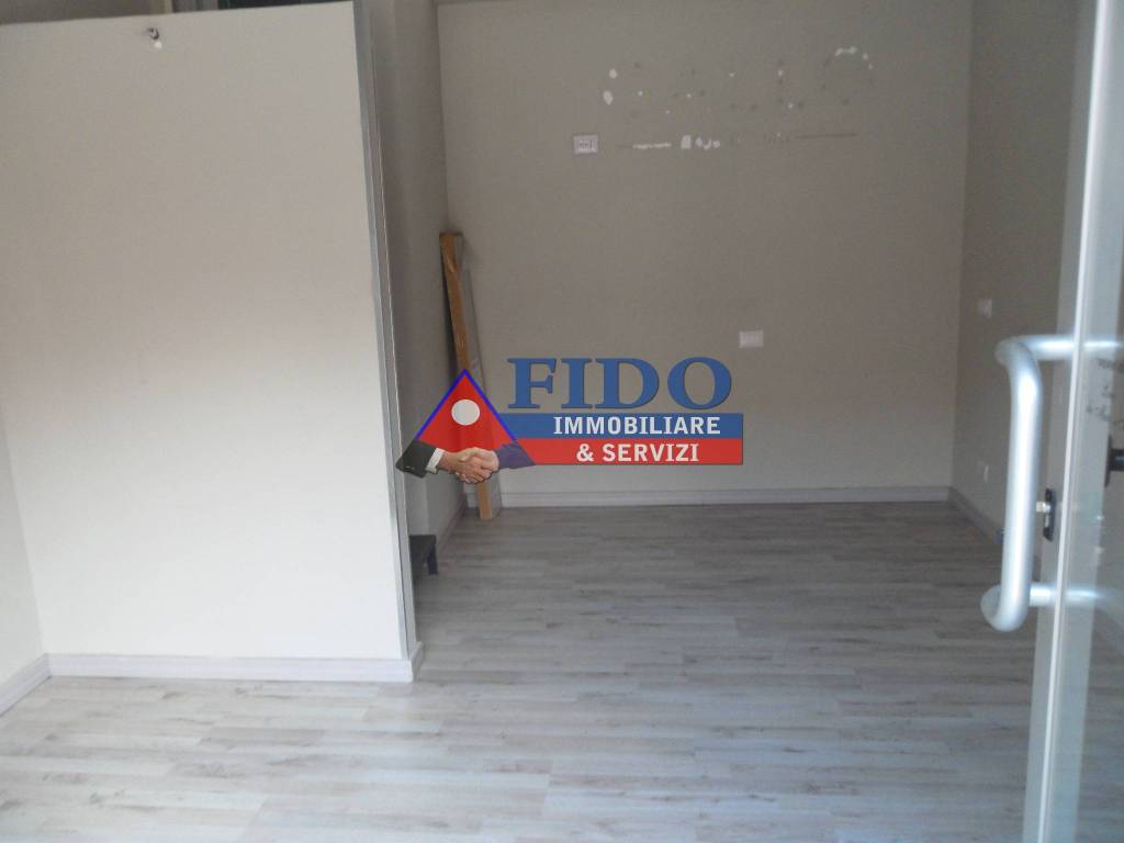 negozio in affitto a Pomigliano d'Arco