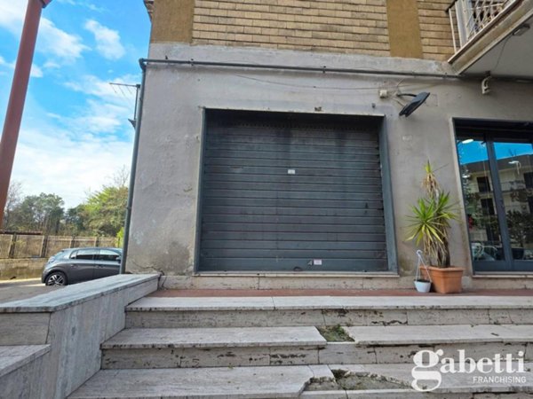 negozio in affitto a Pomigliano d'Arco