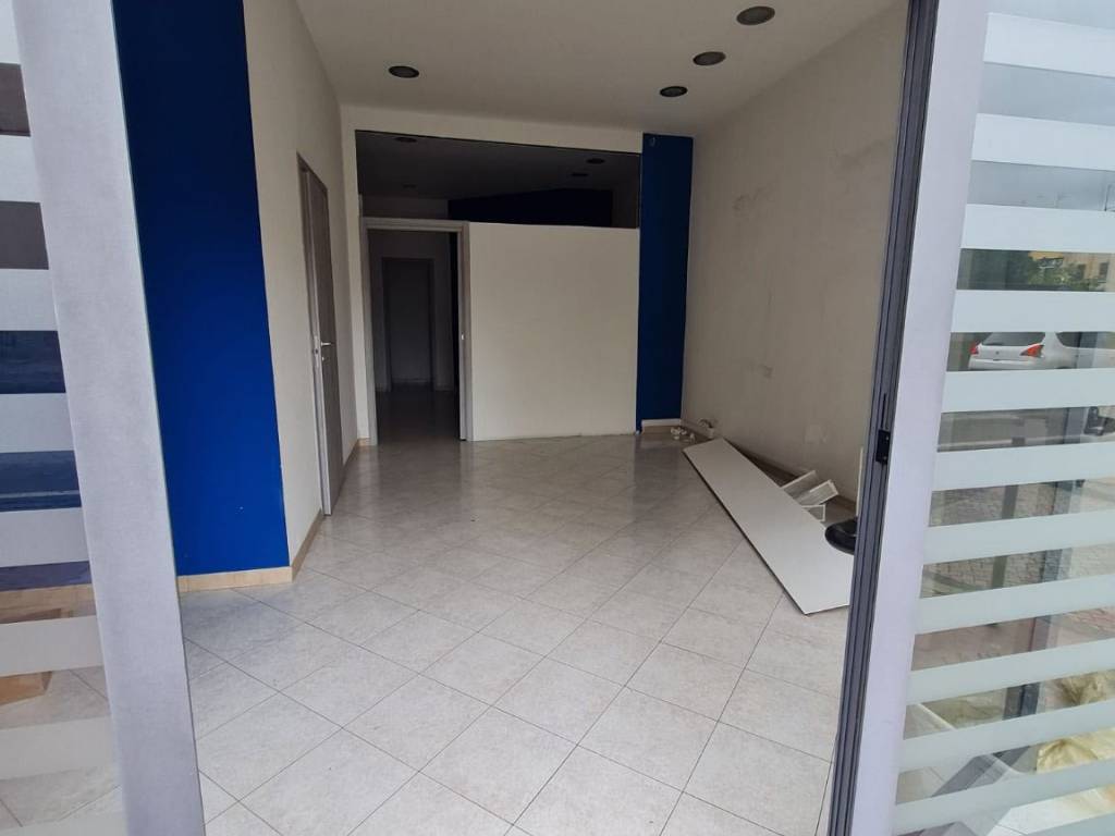 negozio in affitto a Pomigliano d'Arco