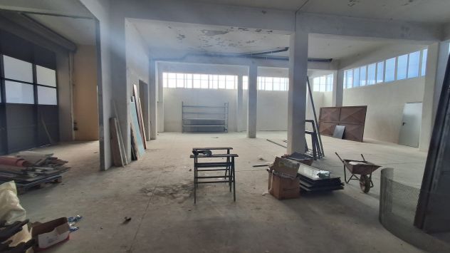 locale commerciale in affitto a Pomigliano d'Arco