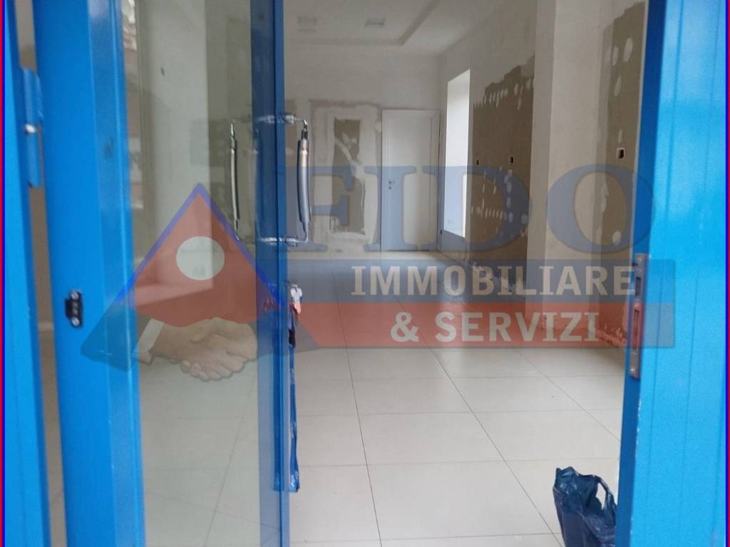 negozio in affitto a Pomigliano d'Arco