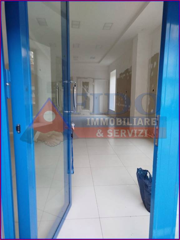 negozio in affitto a Pomigliano d'Arco