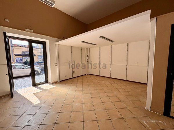 locale commerciale in affitto a Pomigliano d'Arco