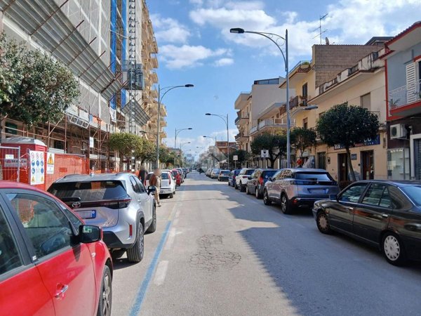 locale commerciale in affitto a Pomigliano d'Arco