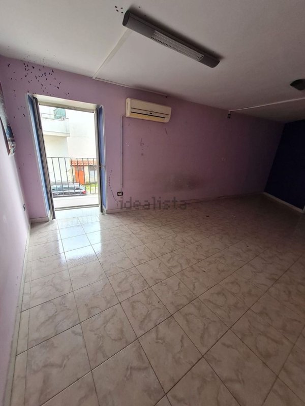 locale commerciale in affitto a Pomigliano d'Arco