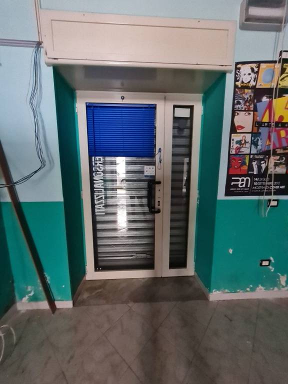 negozio in affitto a Pomigliano d'Arco