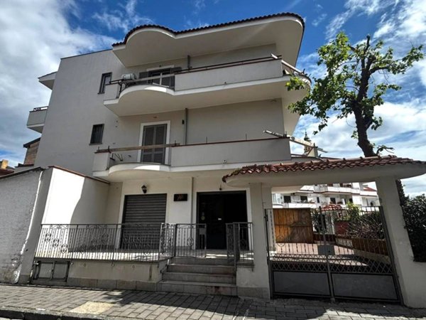 negozio in affitto a Pomigliano d'Arco