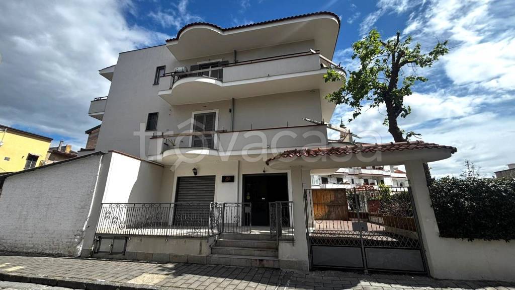 negozio in affitto a Pomigliano d'Arco