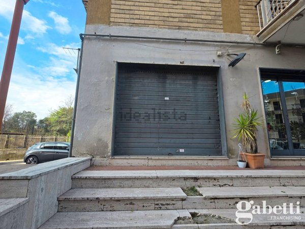 locale commerciale in affitto a Pomigliano d'Arco