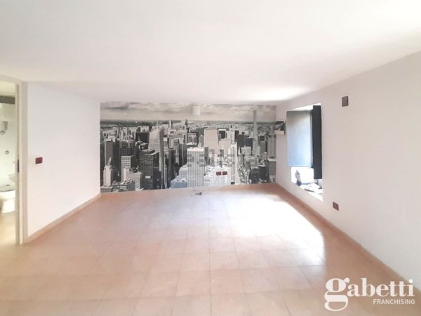 locale commerciale in affitto a Pomigliano d'Arco