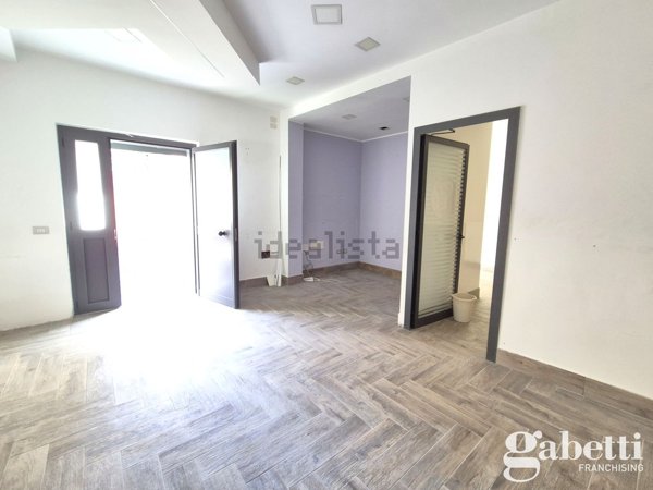 locale commerciale in affitto a Pomigliano d'Arco