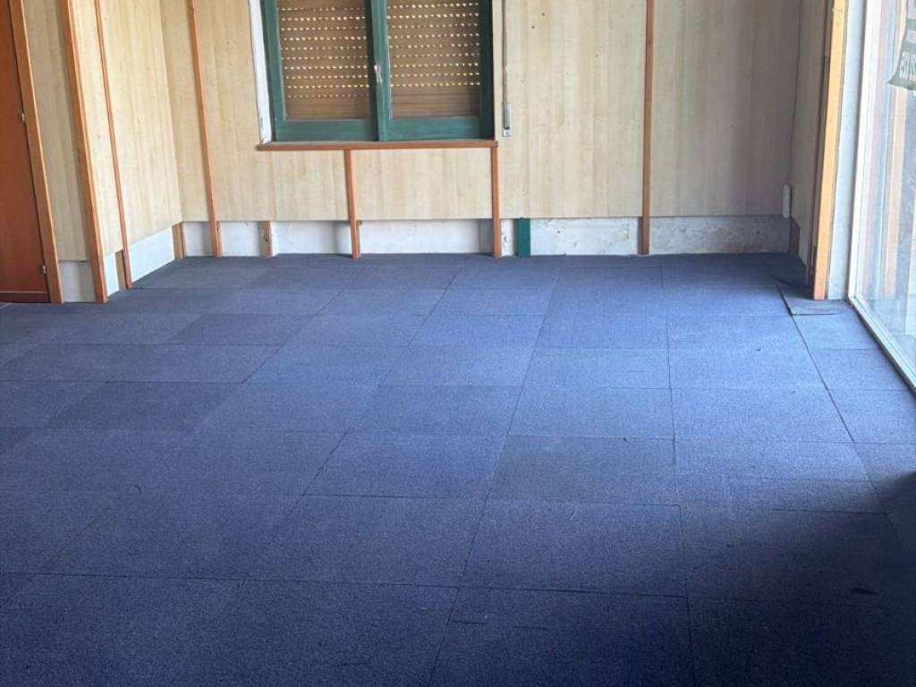 negozio in affitto a Pomigliano d'Arco