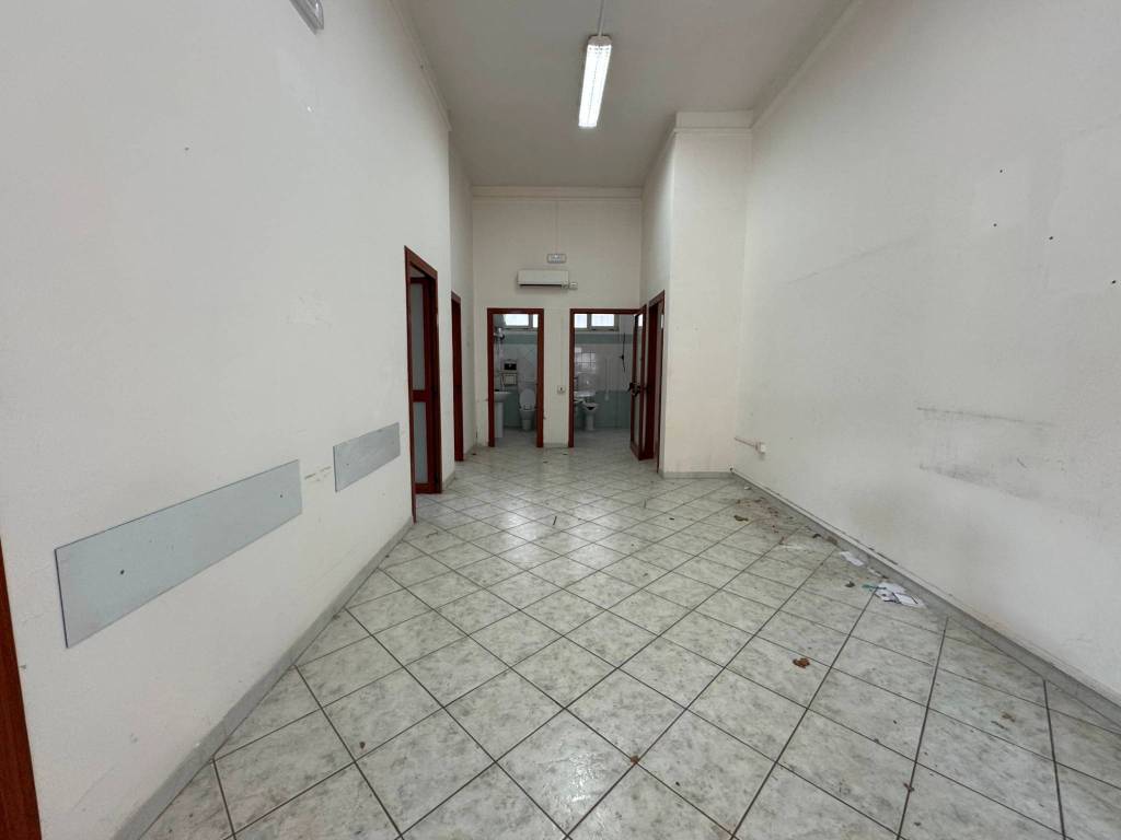 negozio in affitto a Pomigliano d'Arco