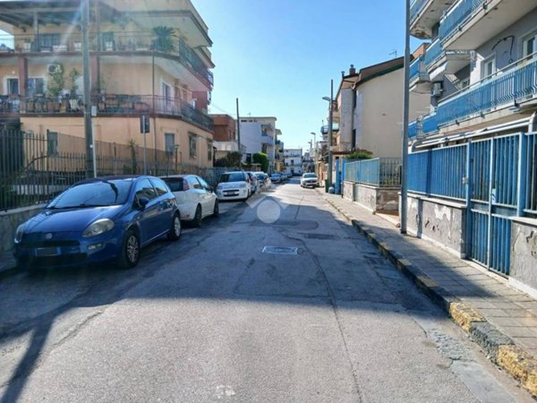 negozio in affitto a Pomigliano d'Arco