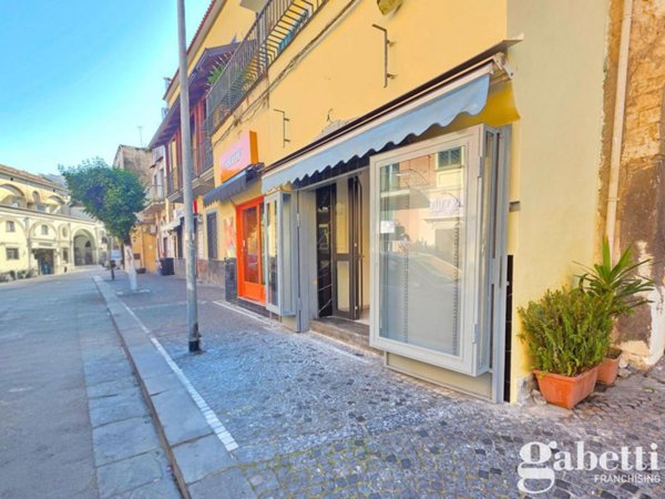 negozio in affitto a Pomigliano d'Arco